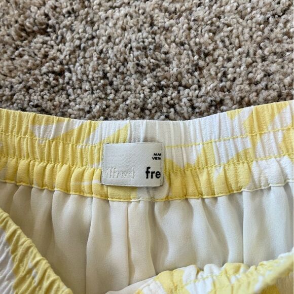 Wilfred free tropical pull on short - Picture 2 of 3
